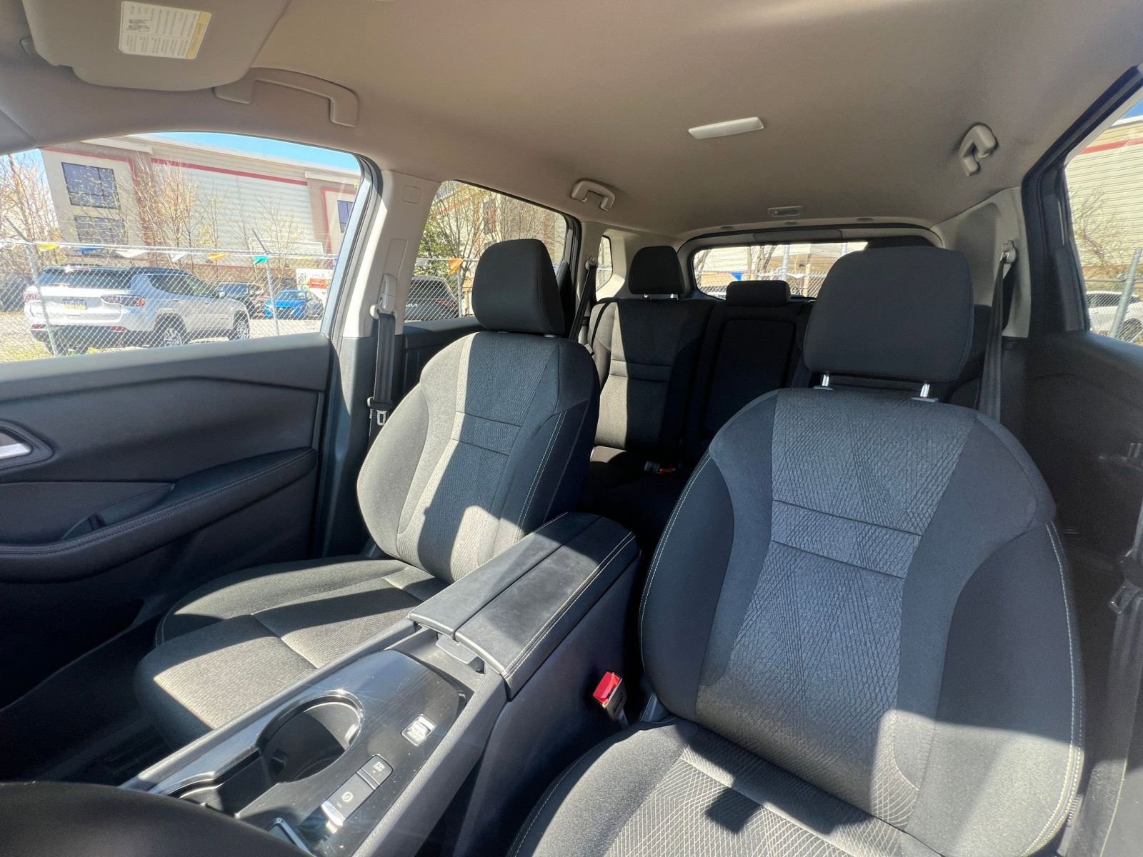 Used 2025 Nissan Rogue SV image 37