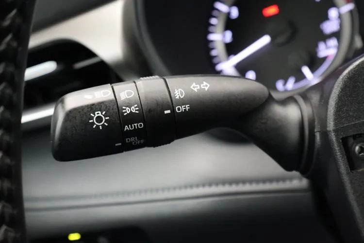 Used 2025 Toyota Highlander LE FWD image 26