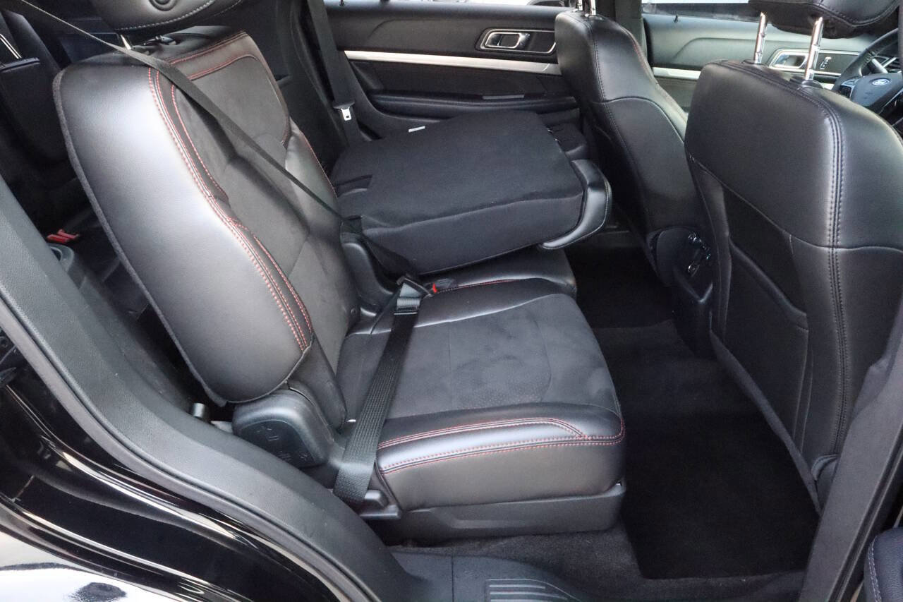 Used 2018 Ford Explorer XLT w/ Equipment Group 202A image 8