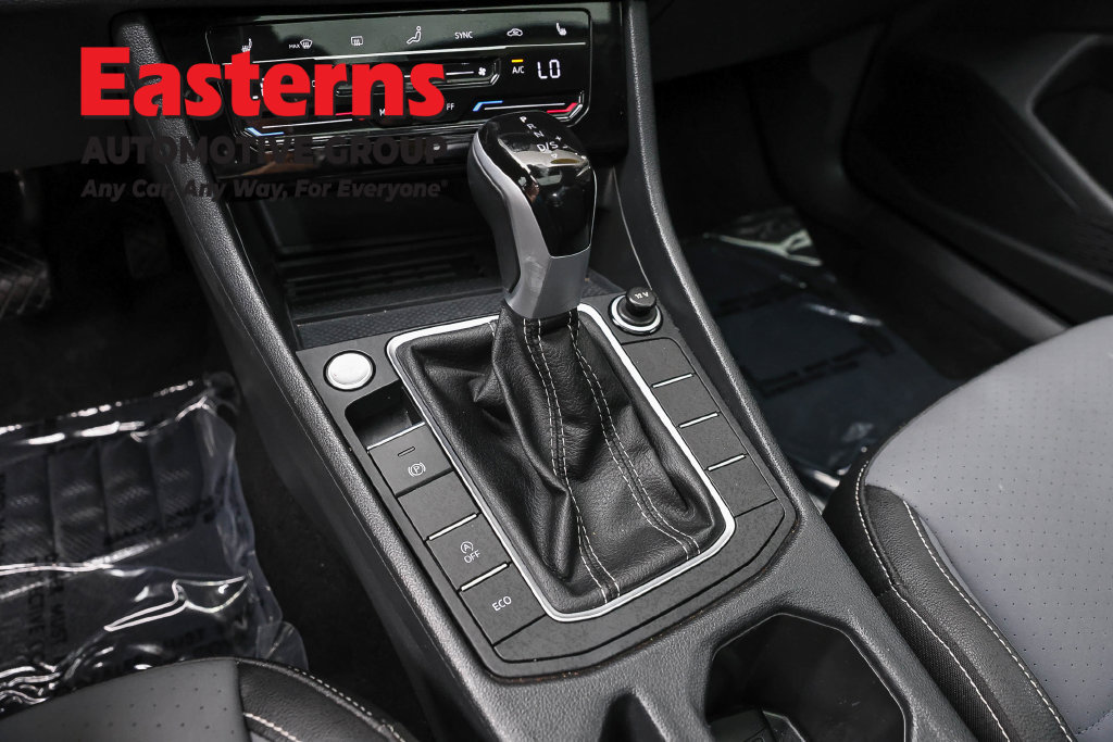 Used 2025 Volkswagen Jetta SE FWD image 14