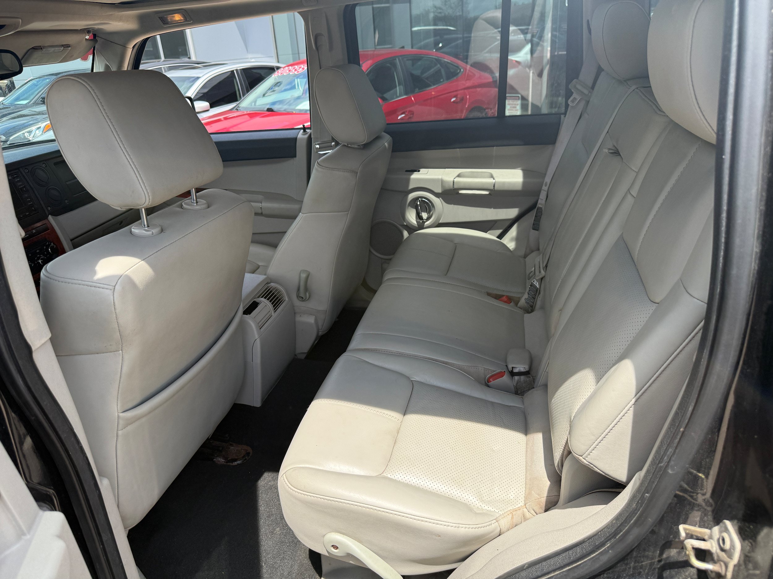 Used 2006 Jeep Commander Limited w/ Trailer Tow Group IV AWD/4WD image 8