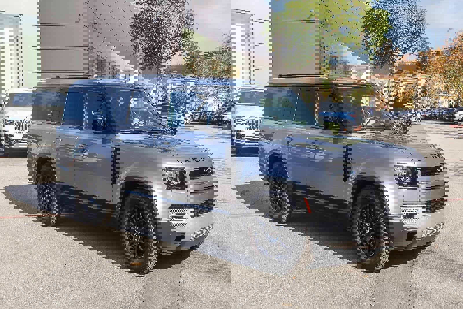 Used 2023 Land Rover Defender 130 SE image 3