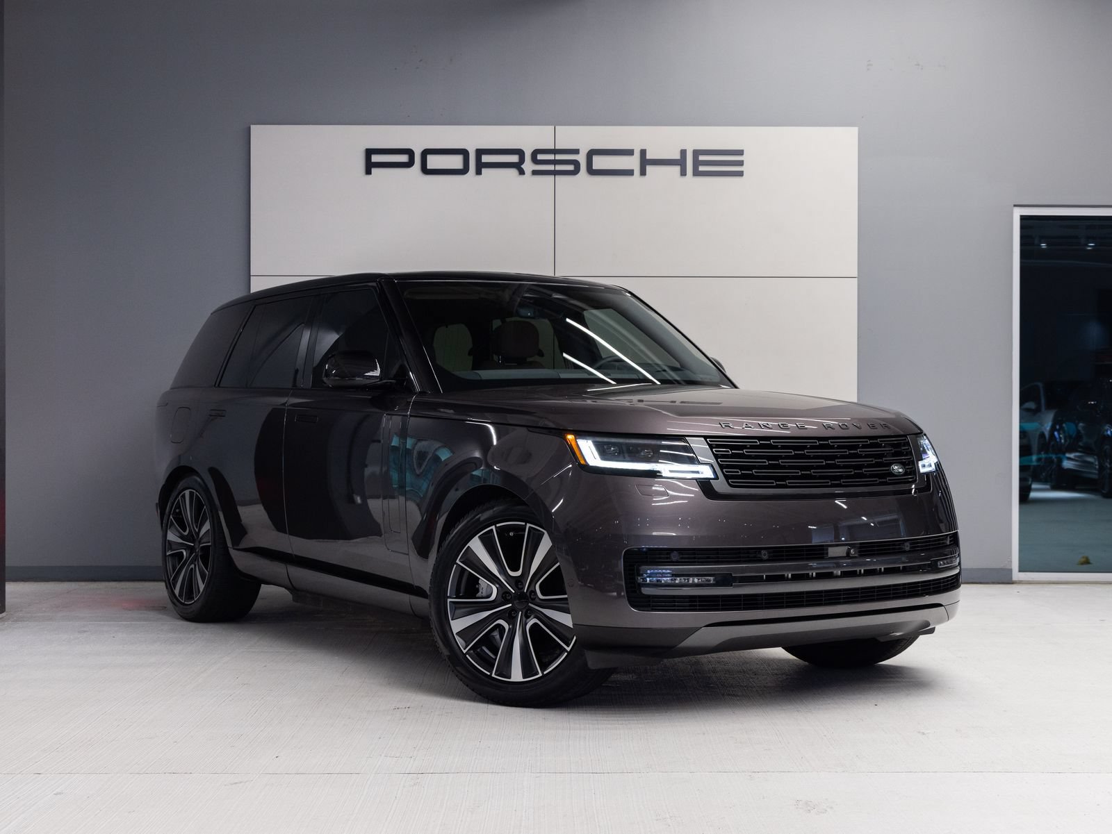 Used 2026 Land Rover Range Rover SE AWD/4WD image 9