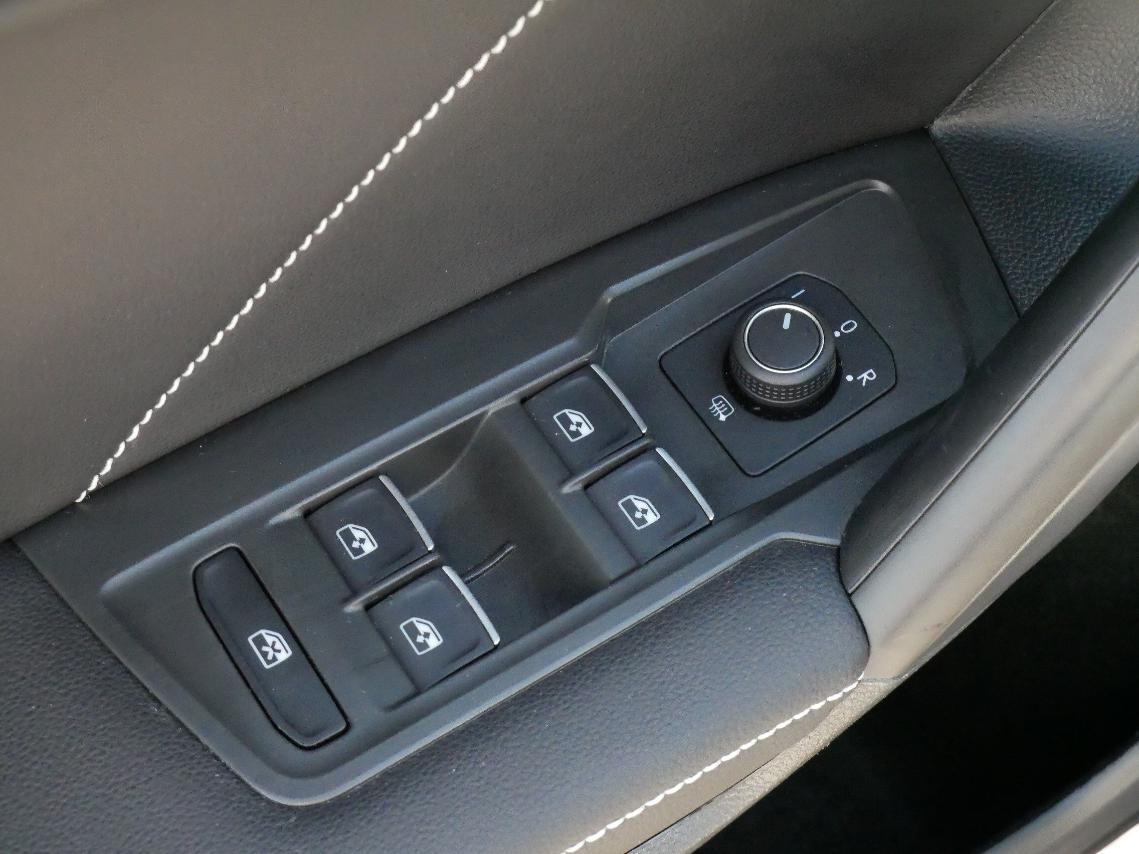 Certified 2024 Volkswagen Tiguan SE AWD/4WD image 19