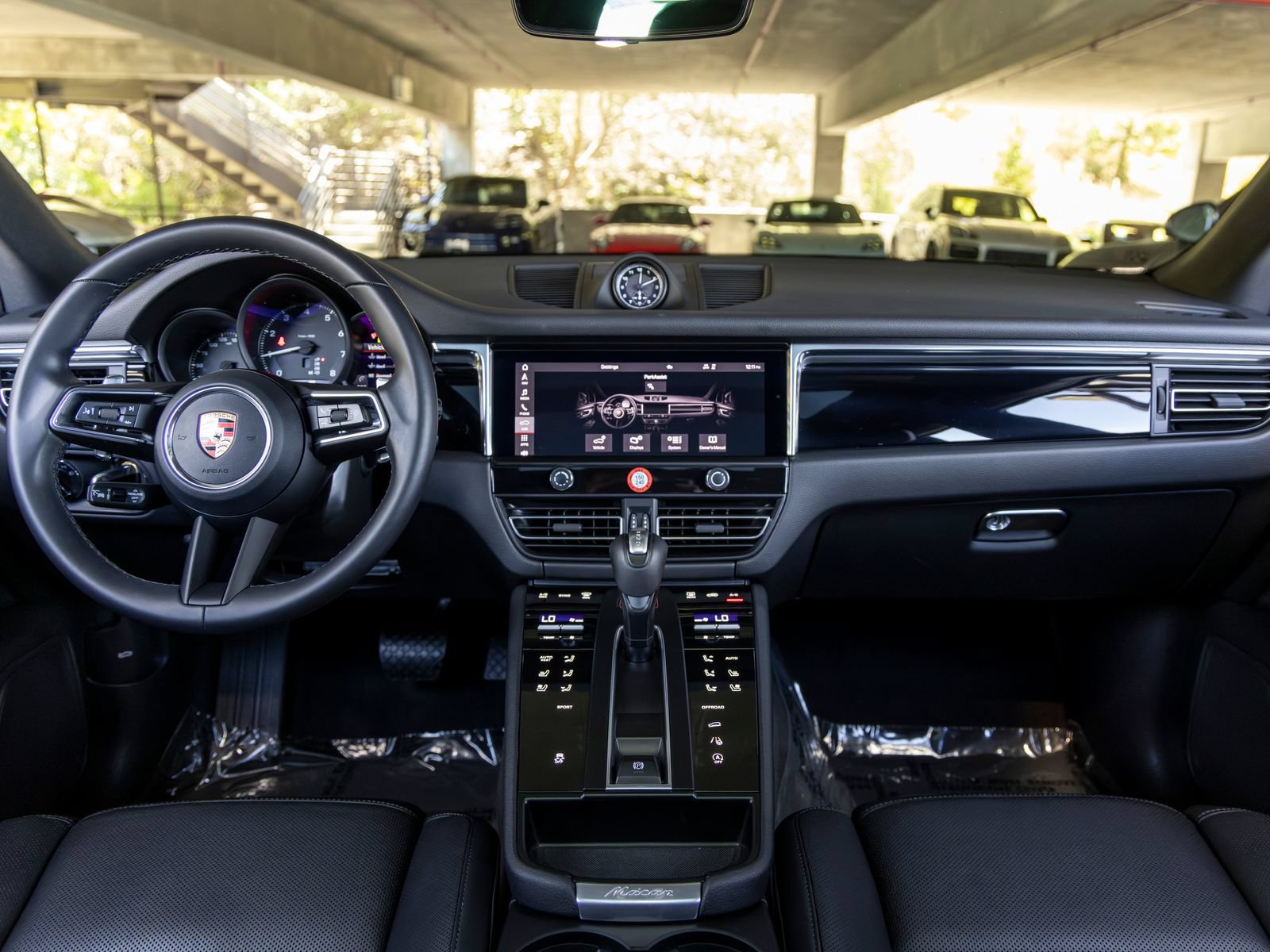 Certified 2026 Porsche Macan AWD/4WD image 33