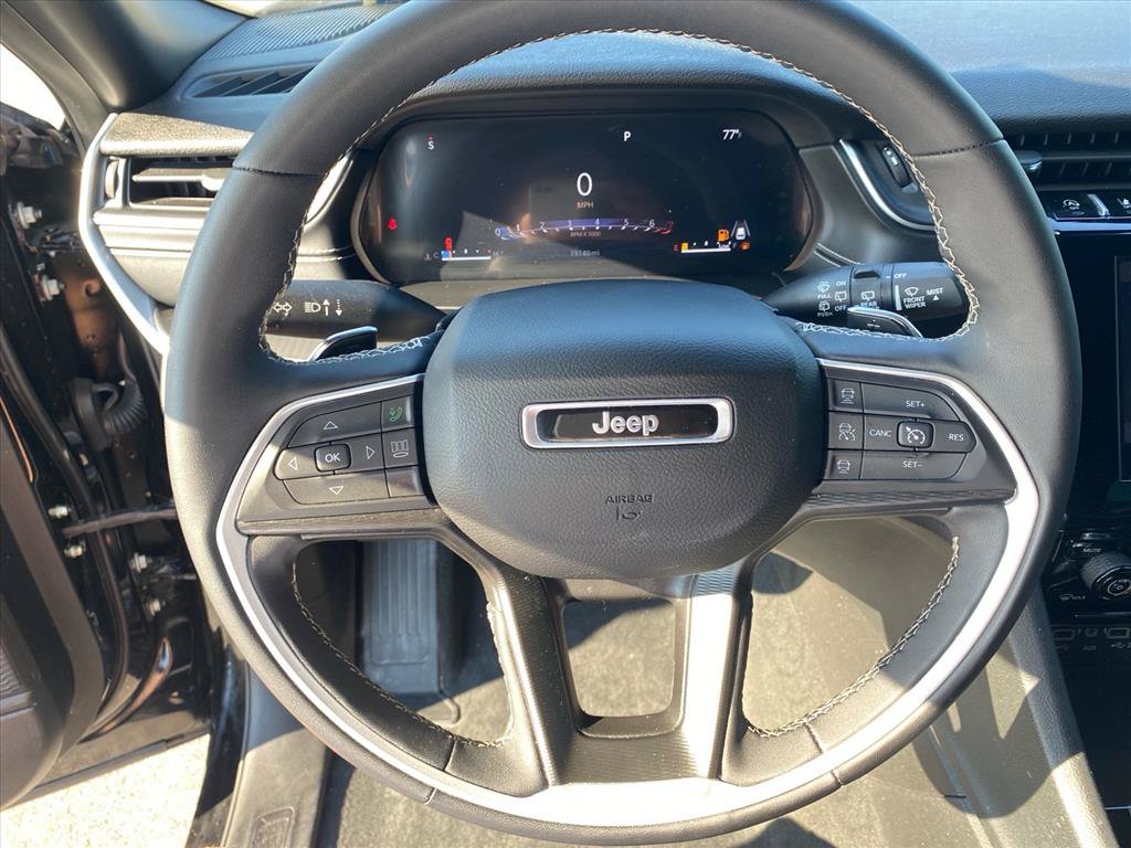 Used 2024 Jeep Grand Cherokee L Altitude AWD/4WD image 10
