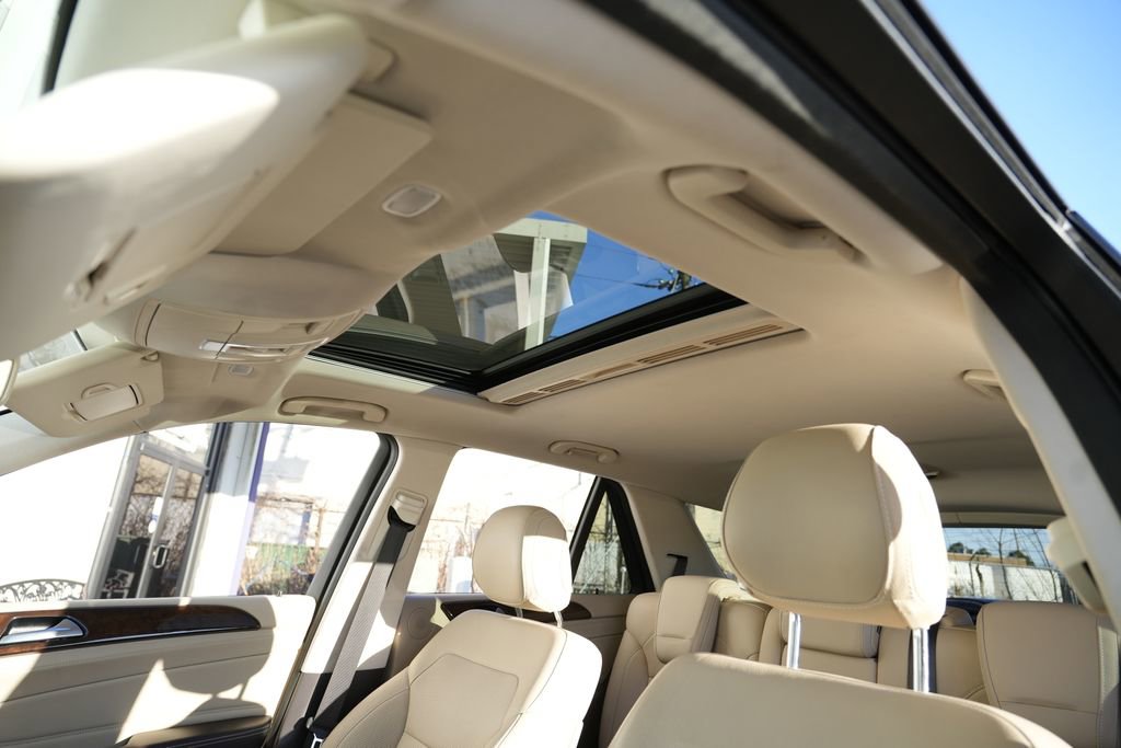 Used 2017 Mercedes-Benz GLE 400 4MATIC image 25