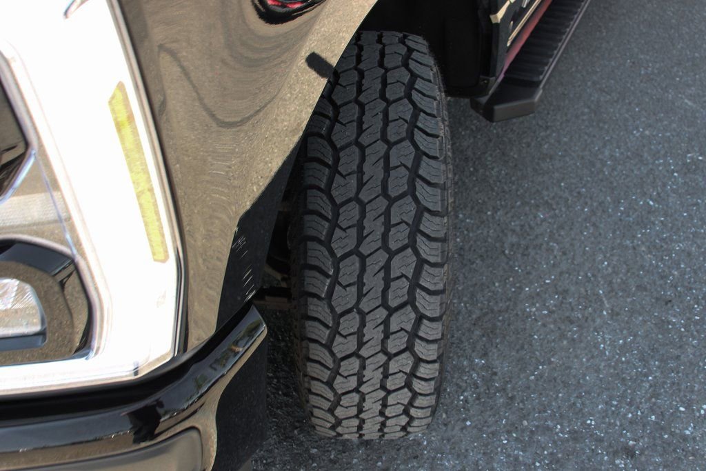 Used 2023 Ford F250 Lariat w/ Black Appearance Package image 46