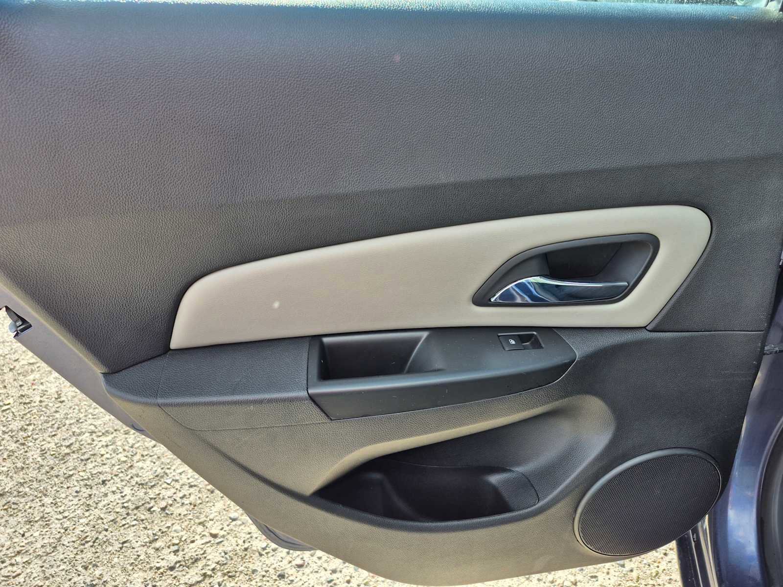 Used 2013 Chevrolet Cruze LS image 24