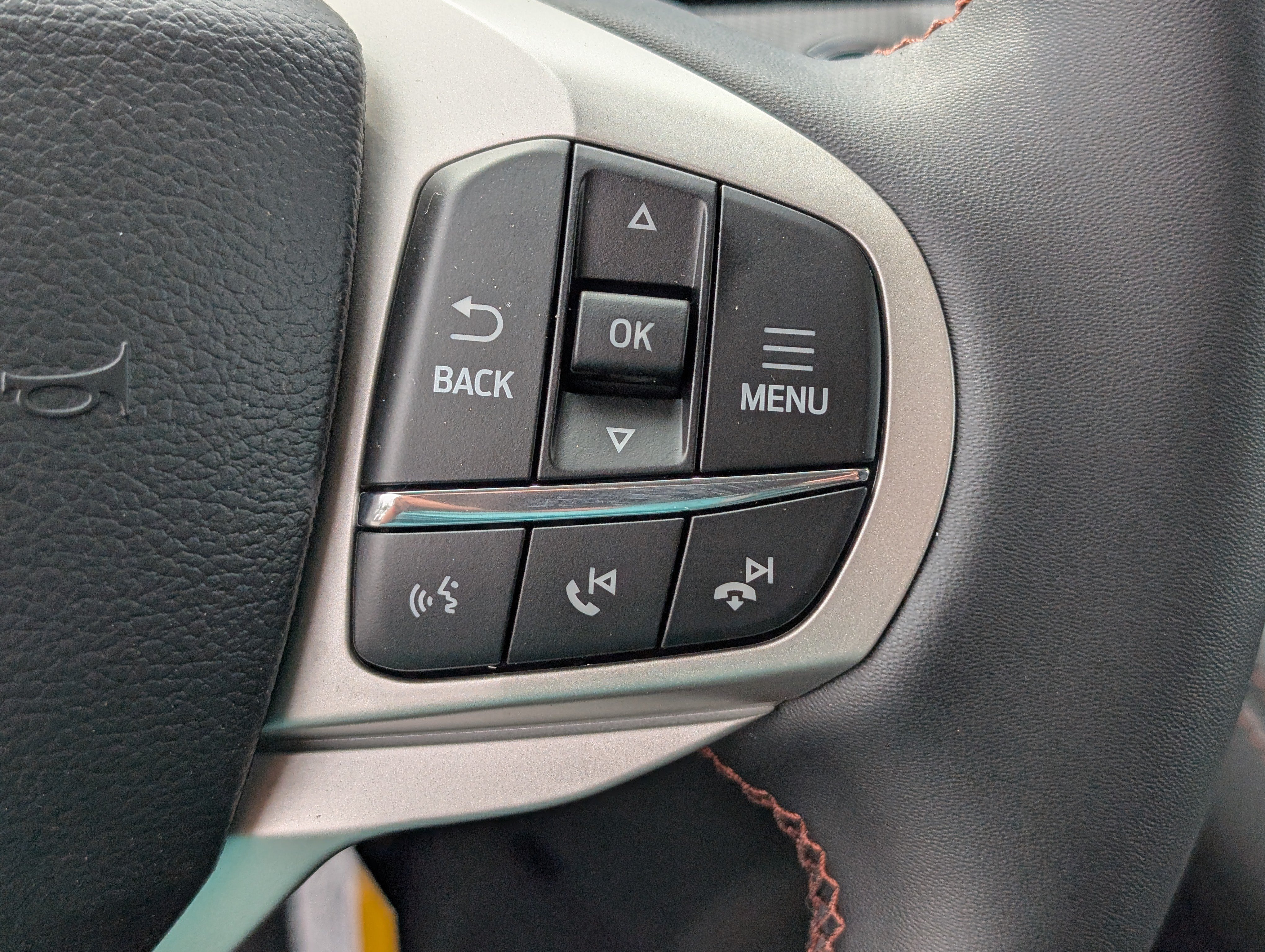 New 2026 Ford Explorer Active RWD image 21