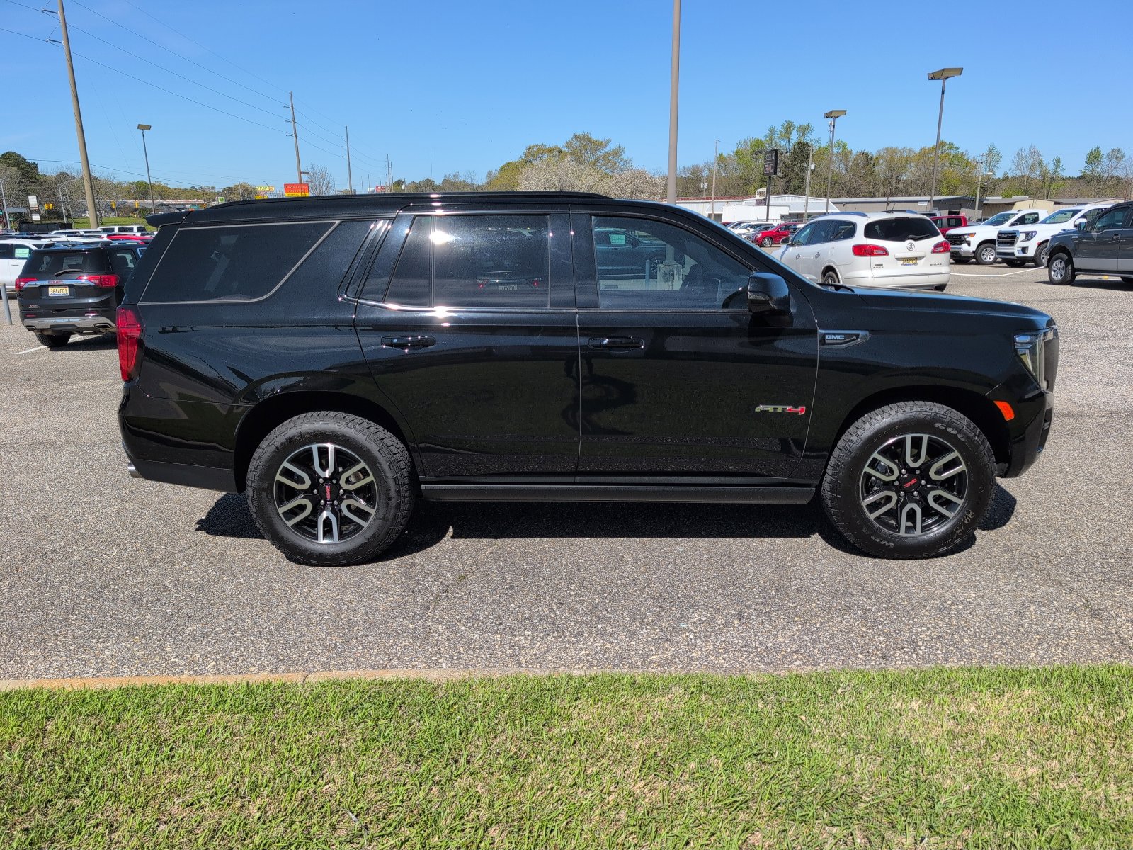 Used 2022 GMC Yukon AT4 image 8