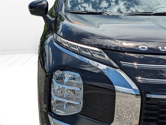New 2025 Mitsubishi Outlander SEL image 9