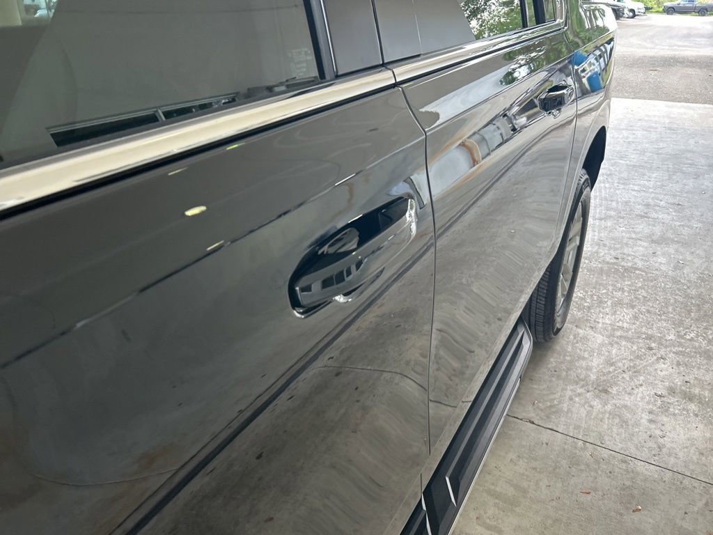 Used 2025 Chevrolet Suburban LS RWD image 15