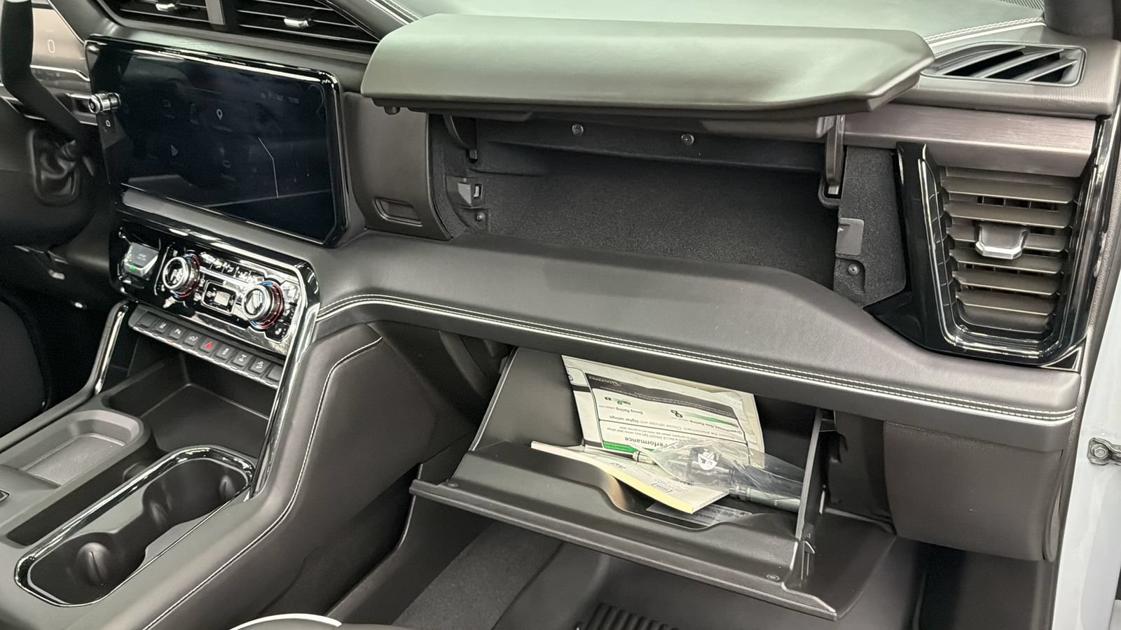 Used 2025 GMC Sierra 2500 AT4X AWD/4WD image 40