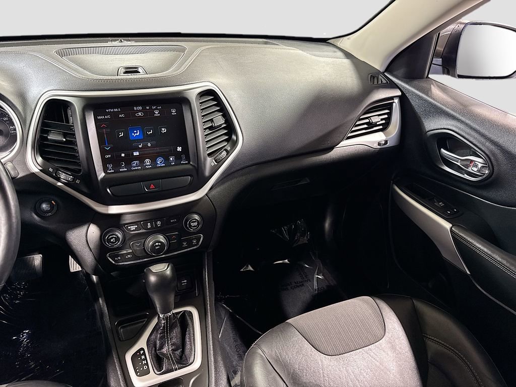 Used 2018 Jeep Cherokee Latitude Plus w/ Cold Weather Group image 25