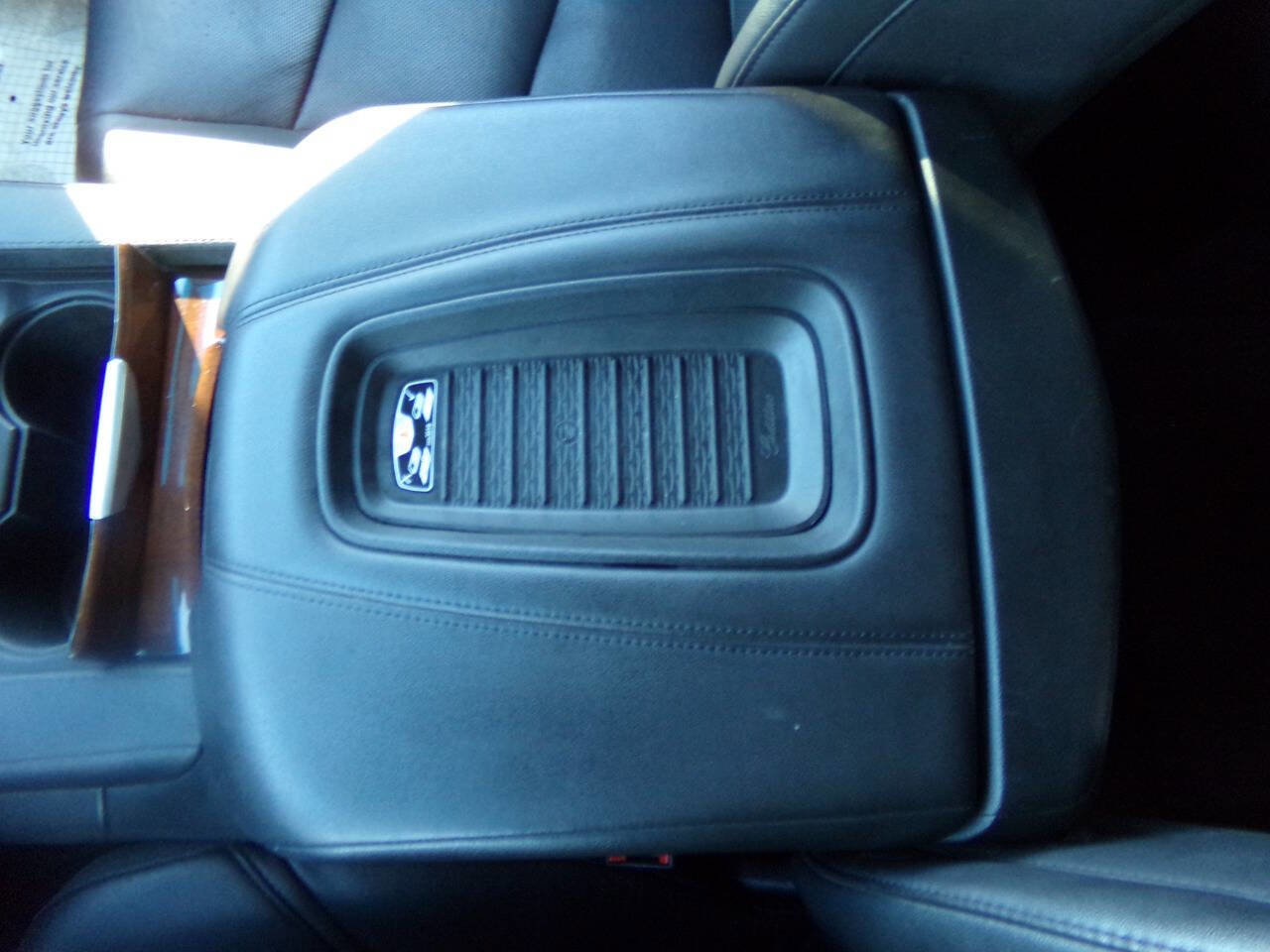 Used 2019 Cadillac Escalade ESV Luxury image 40