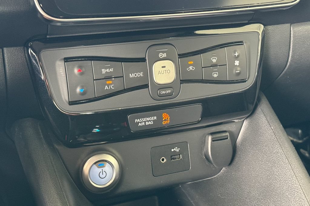 Used 2018 Nissan Leaf SV w/ Protection Package FWD image 19