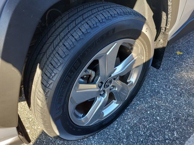 Used 2021 Toyota RAV4 XLE Premium image 12