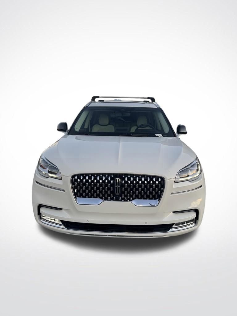 Used 2023 Lincoln Aviator Black Label w/ Dynamic Handling Package image 2