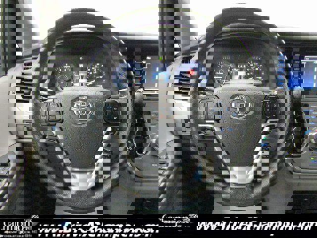 Used 2020 Toyota Sienna L image 21