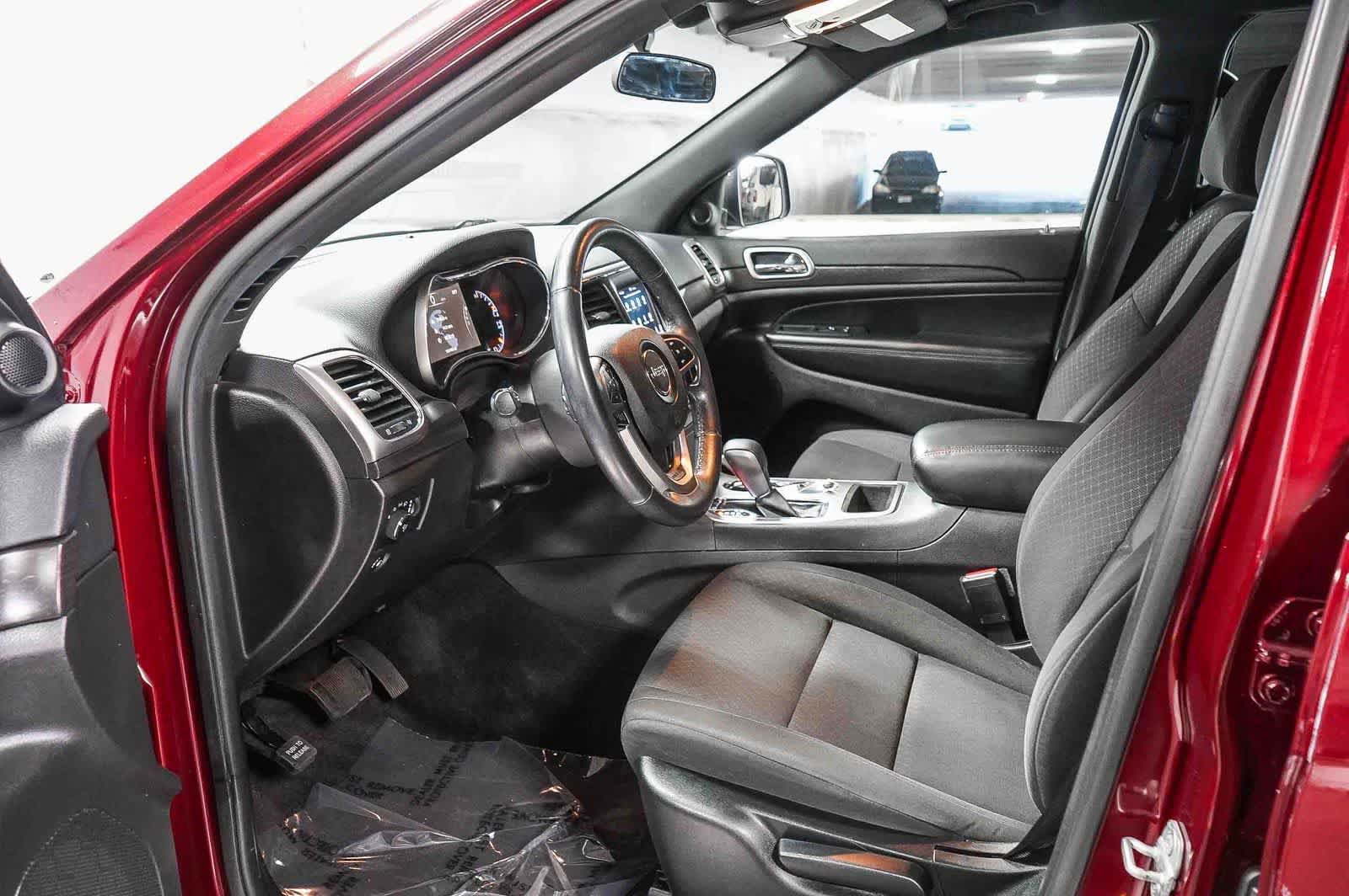 Used 2018 Jeep Grand Cherokee Laredo RWD image 17