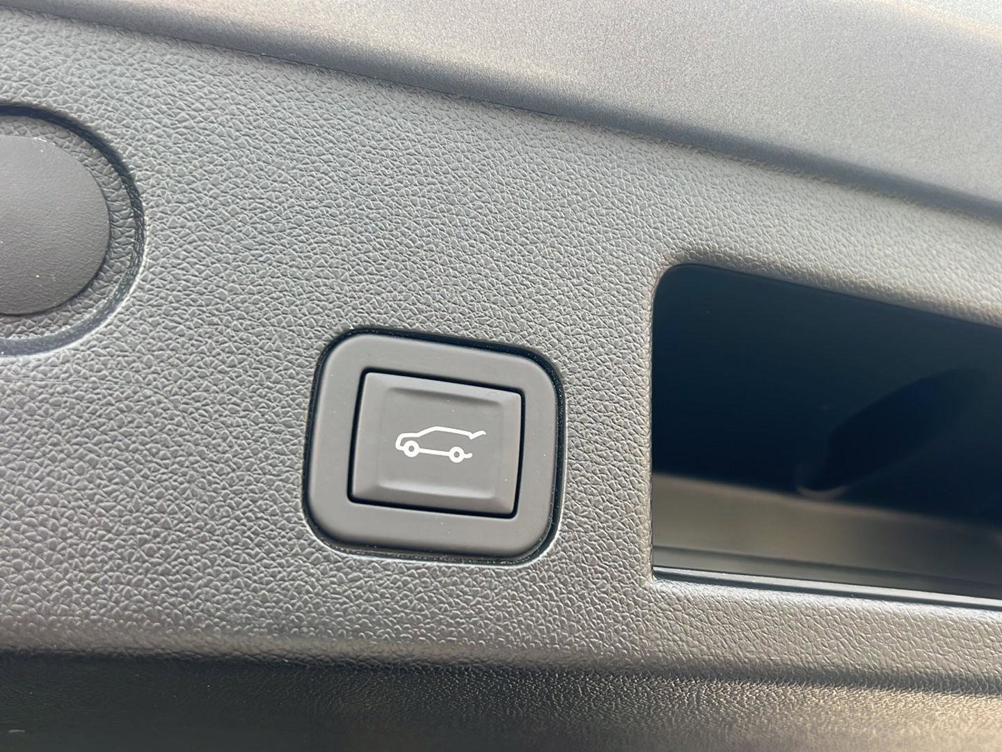 Used 2025 Chevrolet Equinox LT w/ Convenience Package II image 33