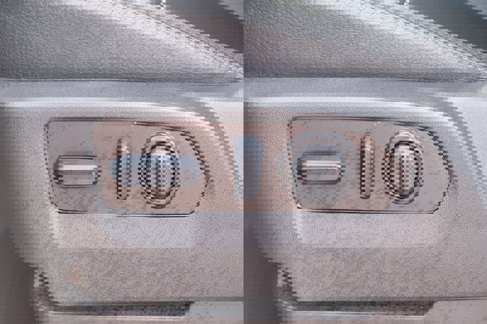 Used 2023 GMC Sierra 3500 Denali w/ Denali Black Diamond Edition image 12