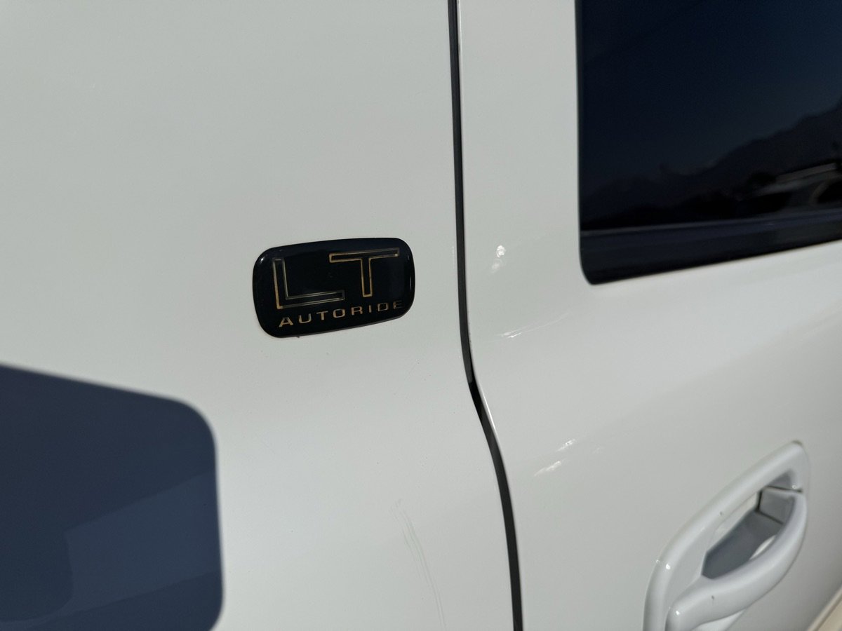 Used 2006 Chevrolet Suburban 2500 LT w/ Preferred Equipment Group image 17