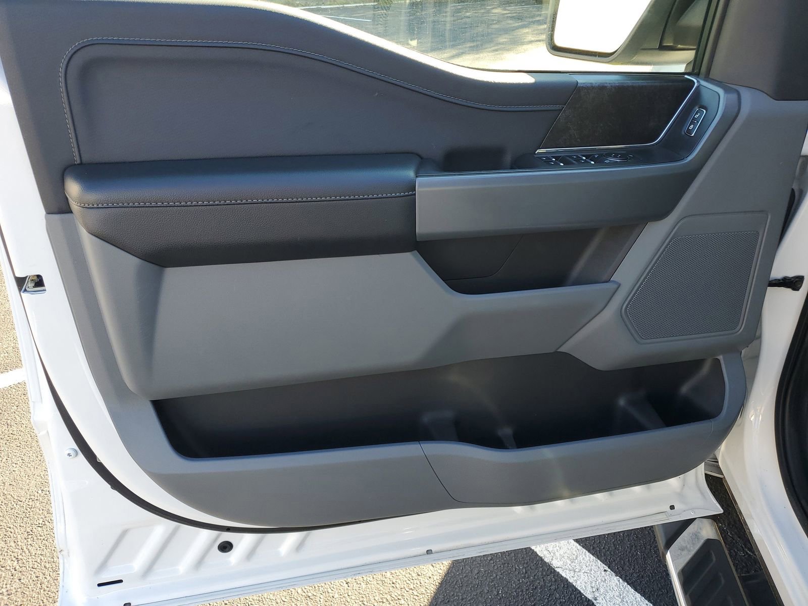 Used 2022 Ford F150 XLT w/ Equipment Group 302A High image 8