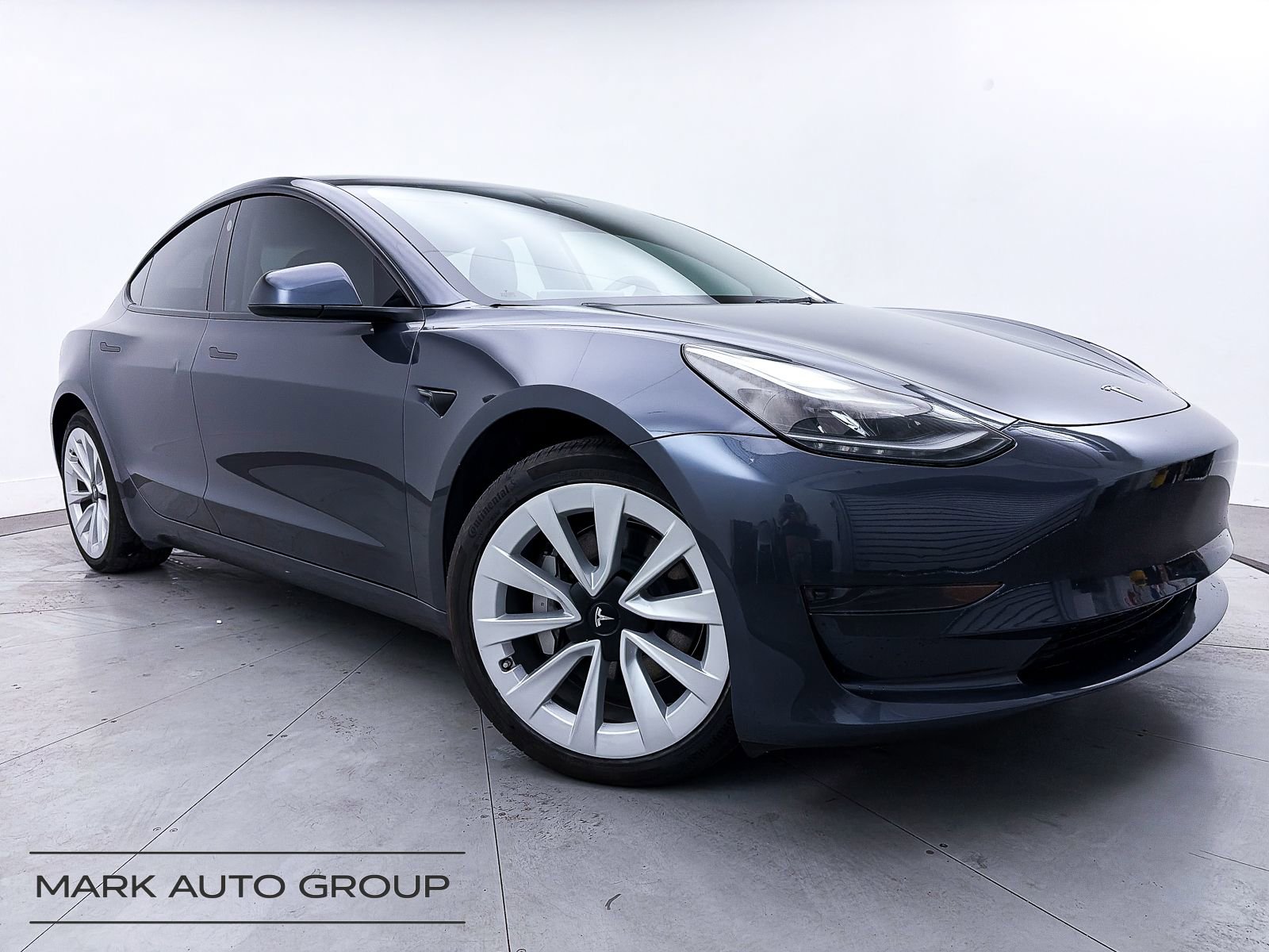 Used 2023 Tesla Model 3 Standard Range image 1