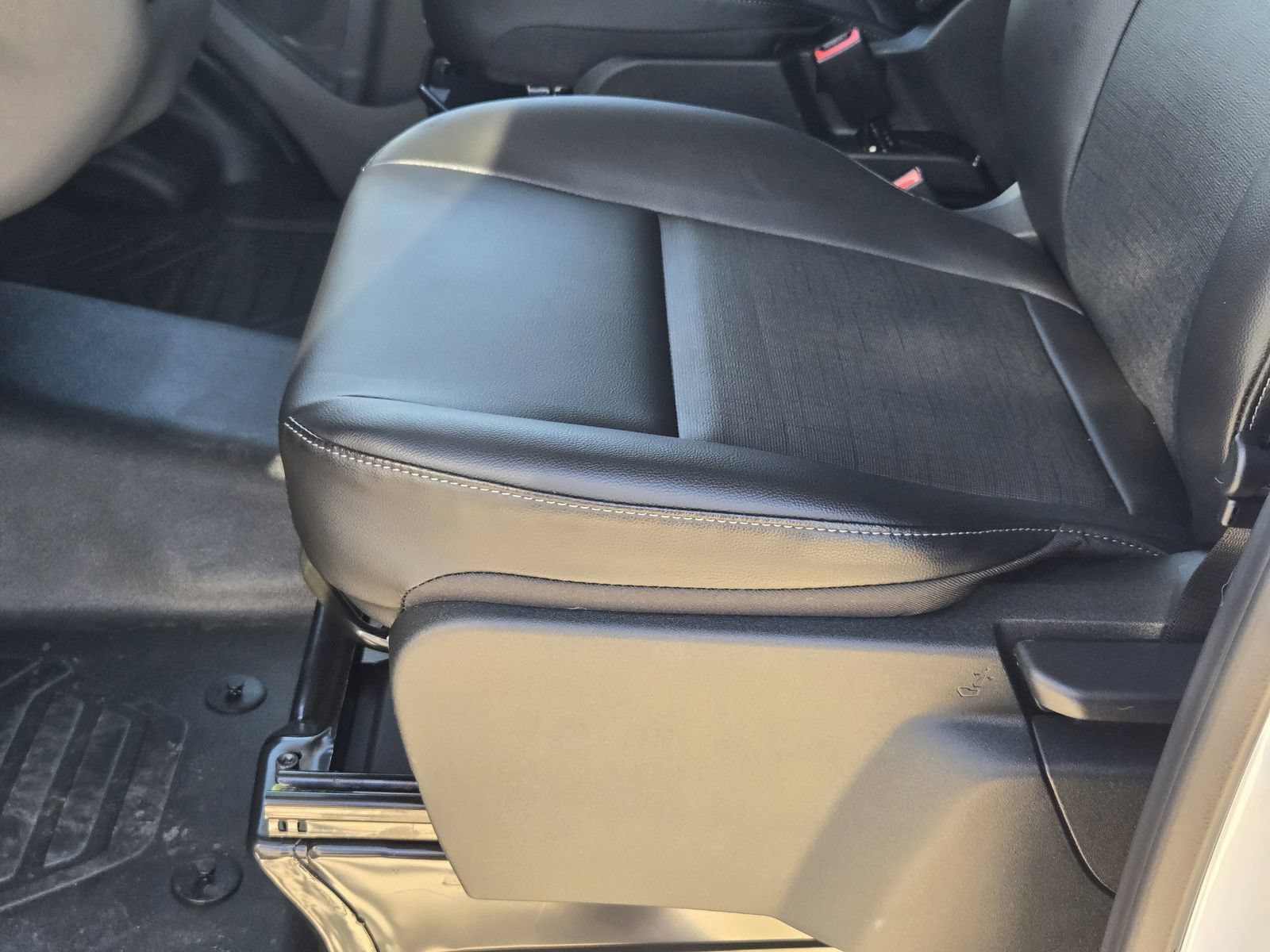 New 2026 Ford Transit 250 148 Medium Roof w/ Load Area Protection Package RWD image 24