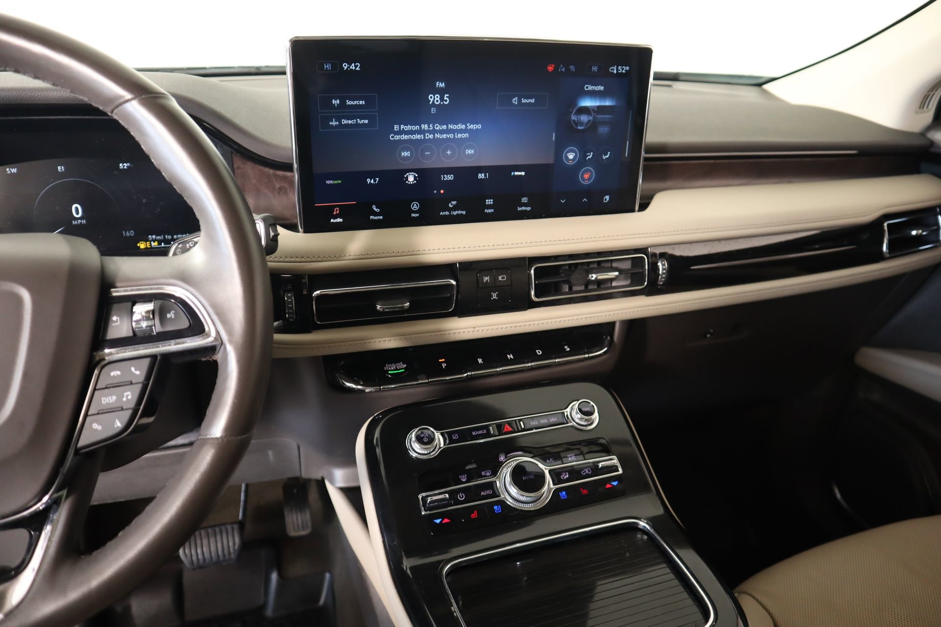 Used 2023 Lincoln Nautilus Reserve image 5