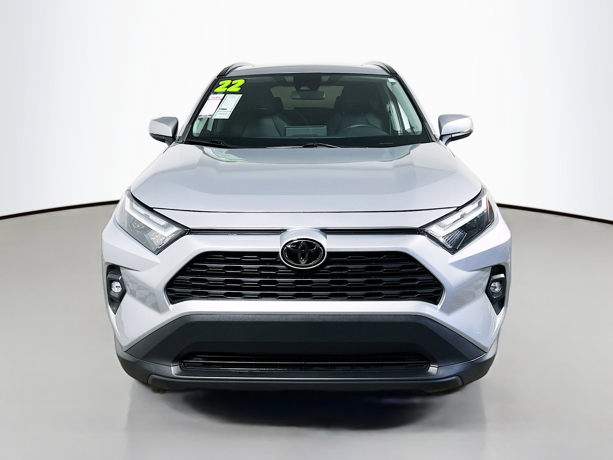 Used 2022 Toyota RAV4 XLE Premium image 11