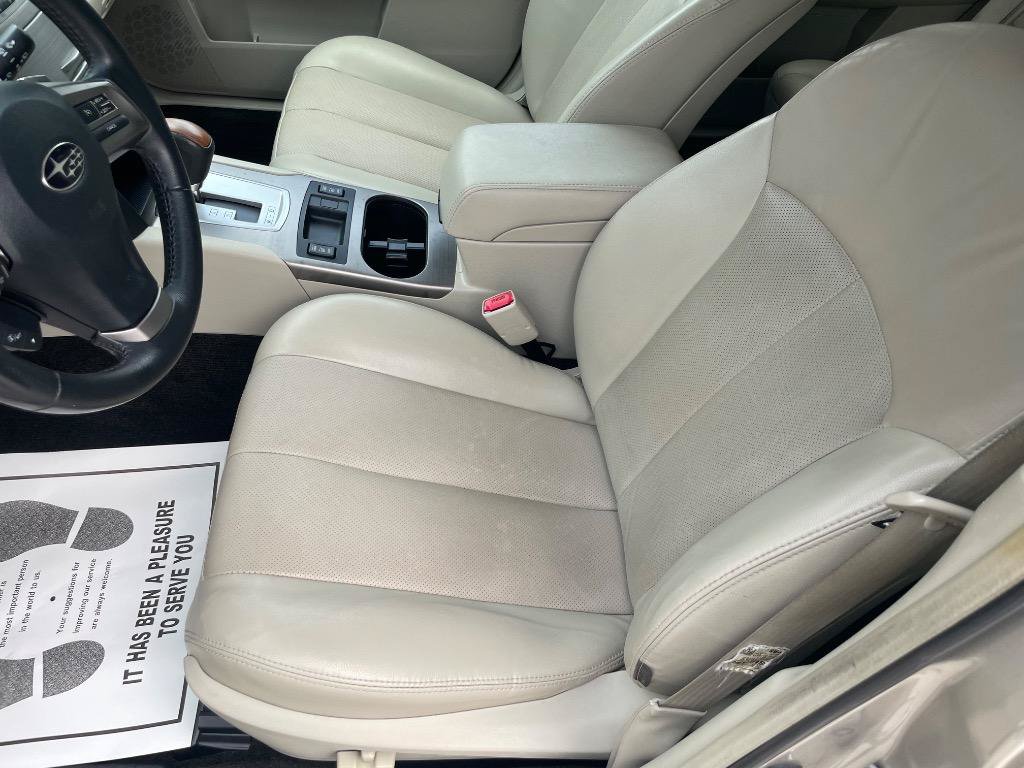 Used 2014 Subaru Outback 3.6R Limited w/ Moonroof Package AWD/4WD image 11