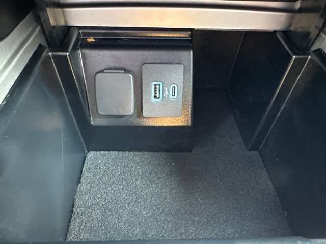Used 2021 Ford Explorer XLT w/ Equipment Group 202A AWD/4WD image 27