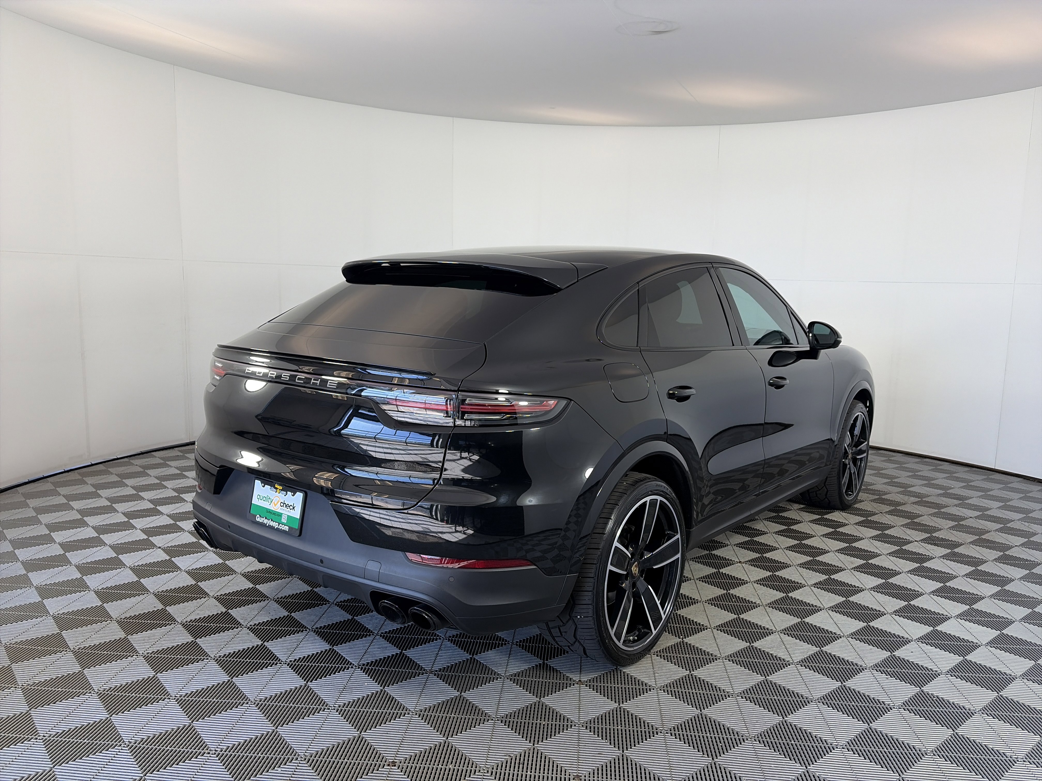 Used 2023 Porsche Cayenne Platinum Edition image 10