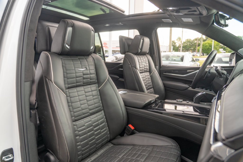 Used 2024 Cadillac Escalade ESV V w/ LPO, ONYX Package AWD/4WD image 22