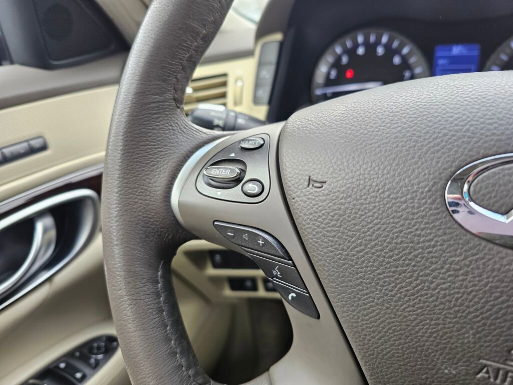 Used 2018 INFINITI Q70 Luxe image 31