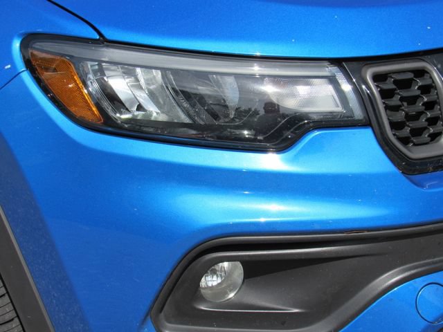 Used 2024 Jeep Compass Latitude w/ Convenience Group AWD/4WD image 9