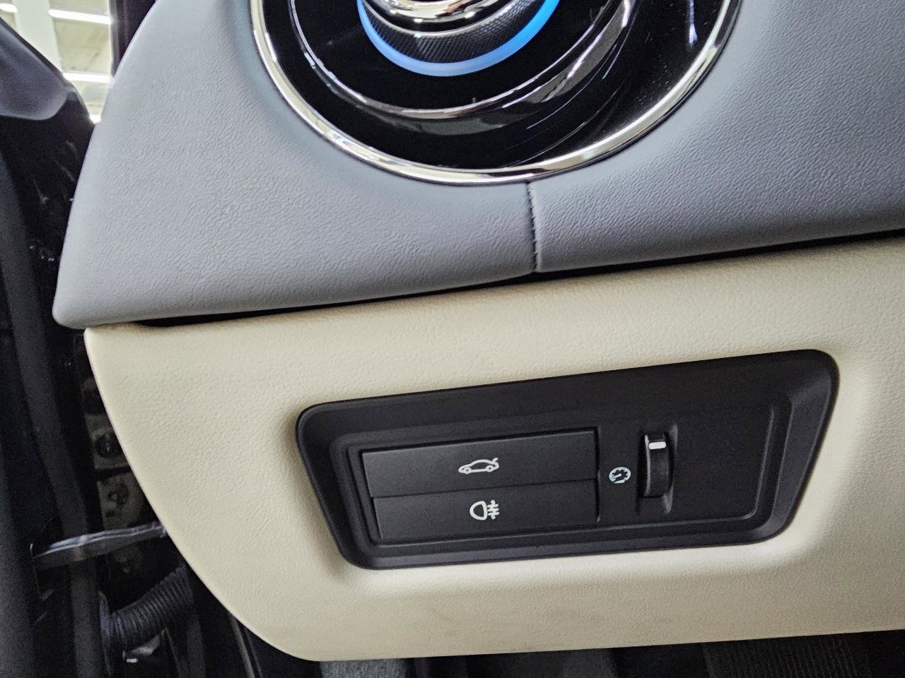 Used 2019 Jaguar XJ L Supercharged RWD image 37