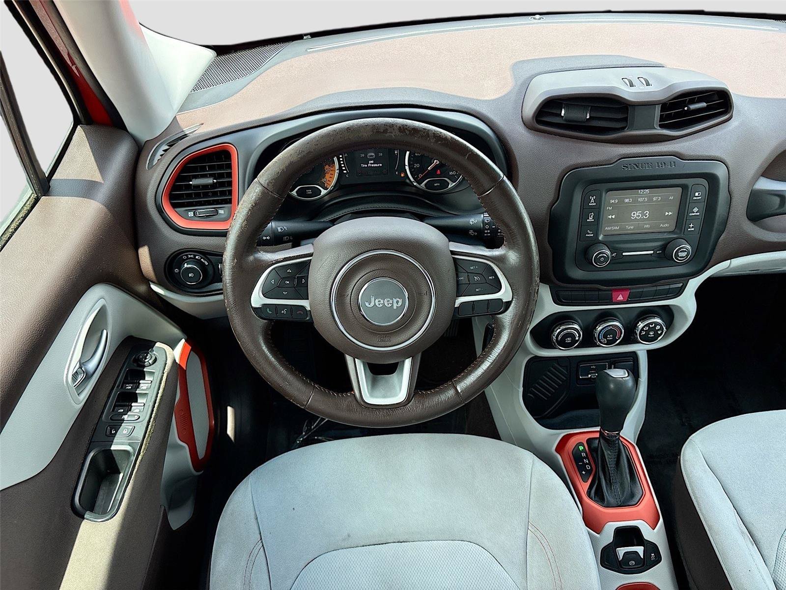 Used 2015 Jeep Renegade Latitude FWD image 20