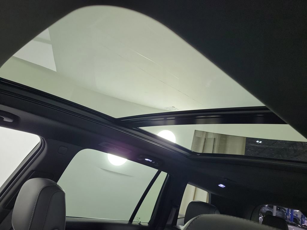 Used 2025 Cadillac XT6 Premium Luxury w/ Technology Package image 18