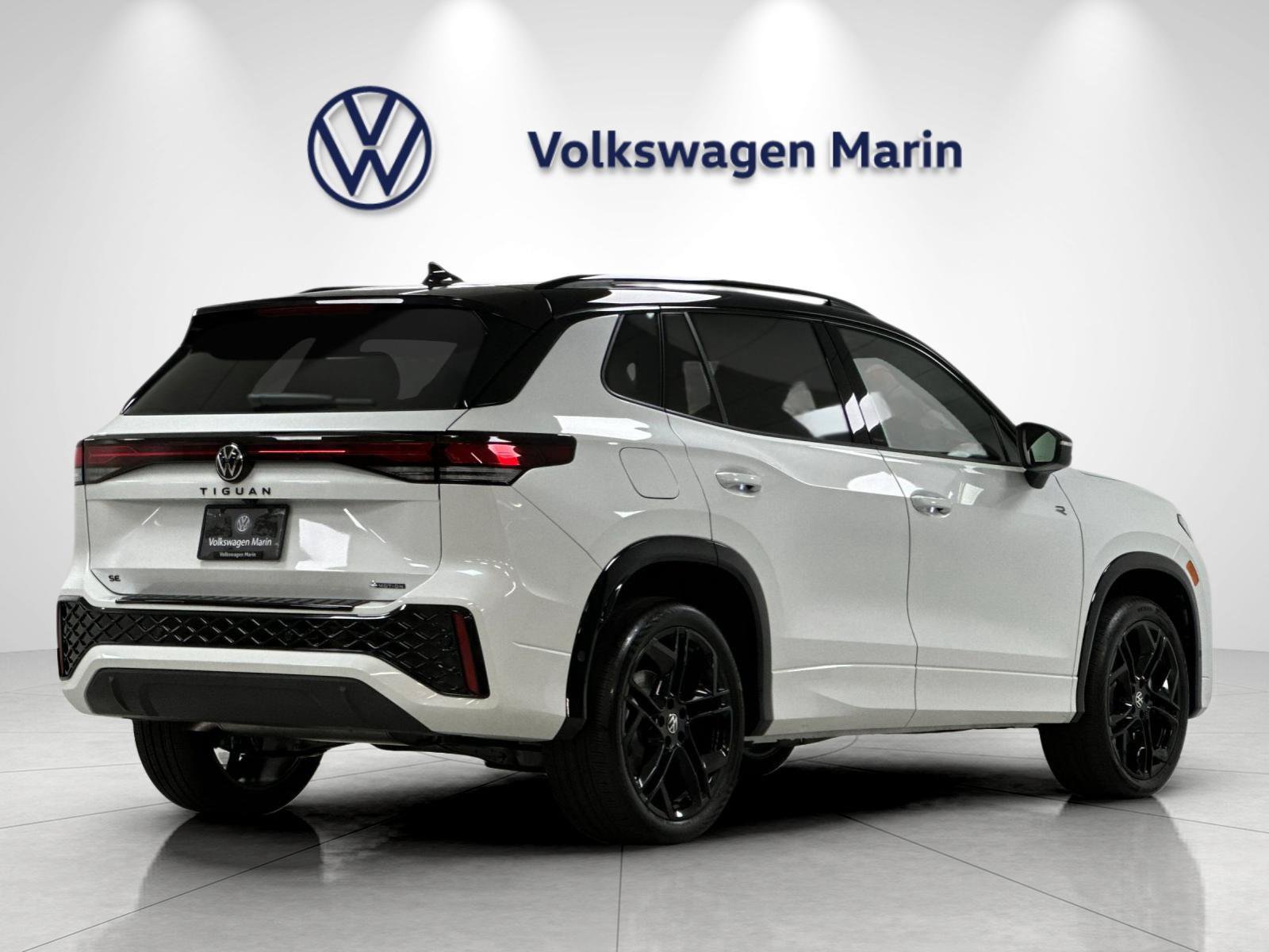New 2026 Volkswagen Tiguan SE R-Line AWD/4WD image 5
