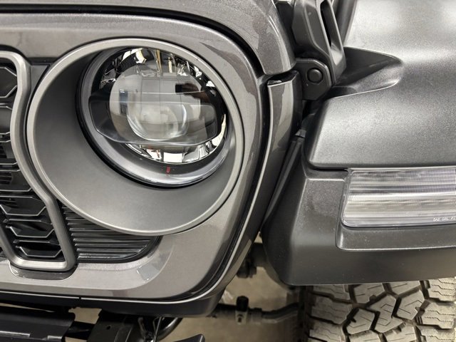 Used 2025 Jeep Gladiator Mojave w/ Convenience Group image 8