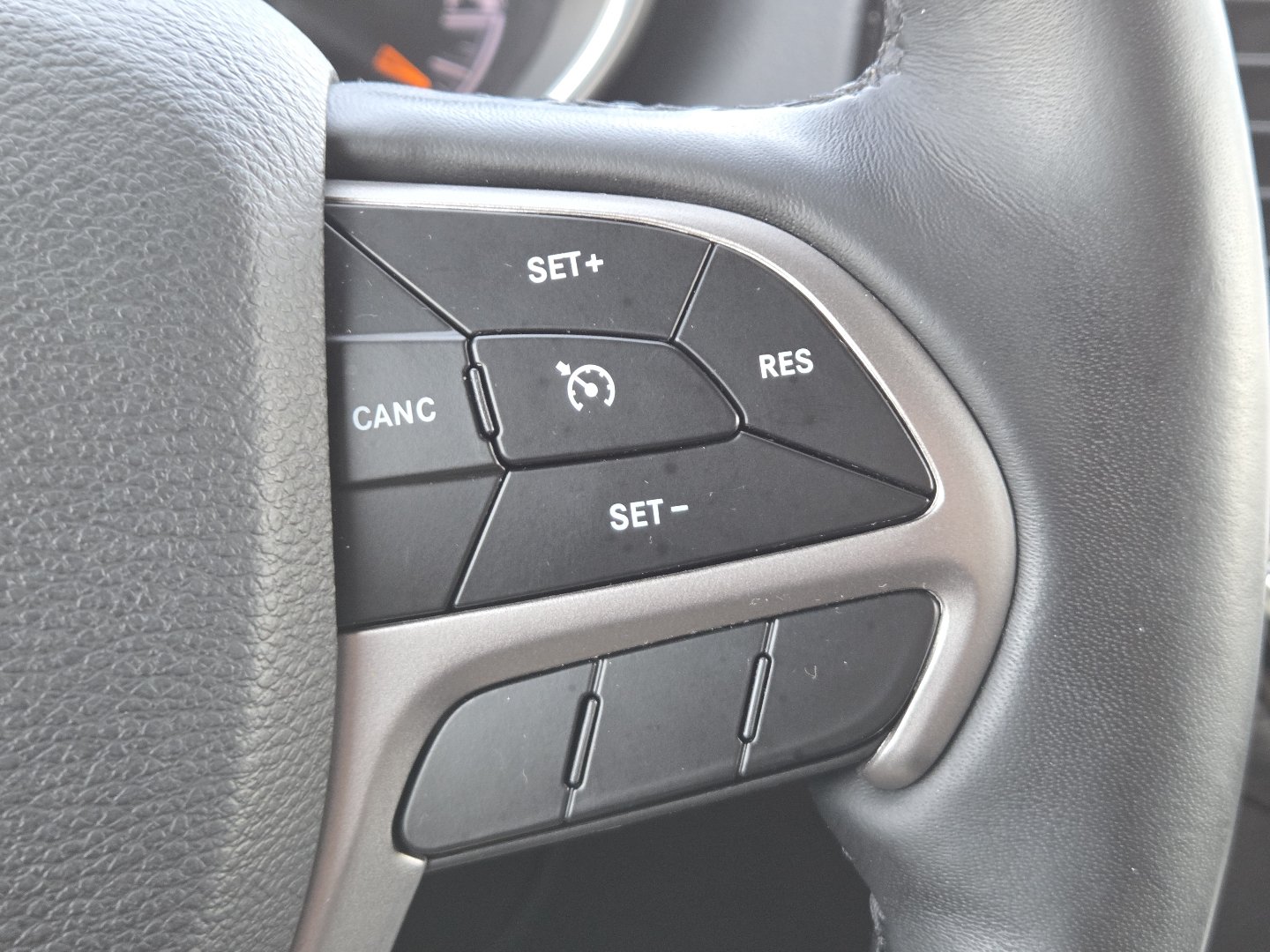 Used 2019 Jeep Grand Cherokee Altitude AWD/4WD image 8