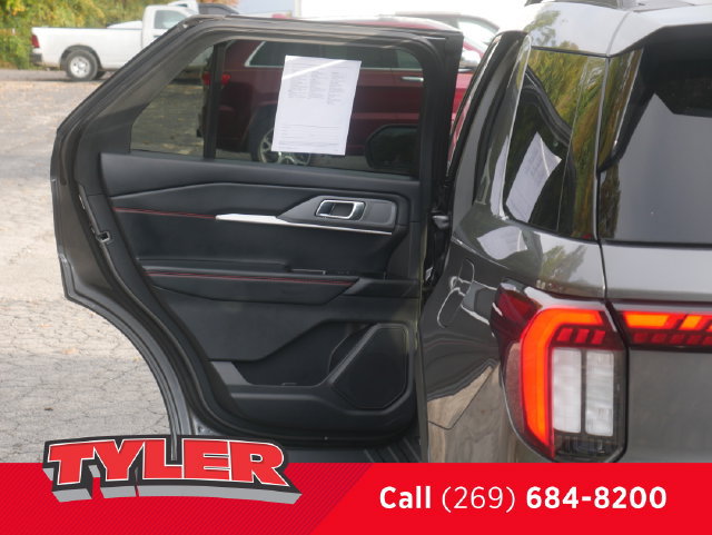 Used 2025 Ford Explorer ST AWD/4WD image 18