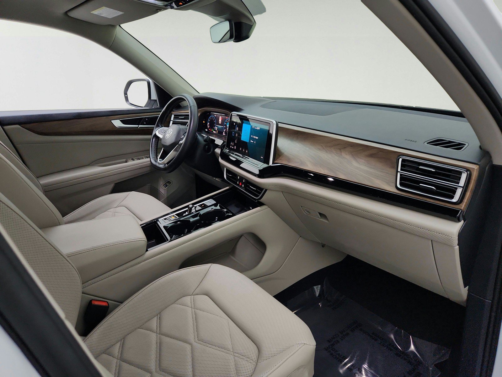 Used 2024 Volkswagen Atlas SE w/ Panoramic Sunroof Package FWD image 31