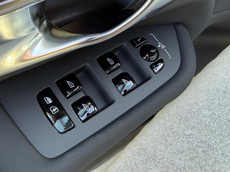 New 2026 Volvo XC90 T8 Plus w/ Protection Package Premier image 10