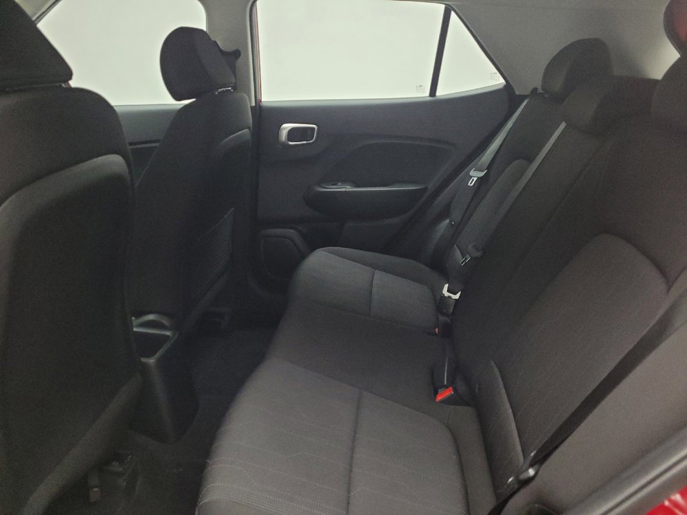Used 2021 Hyundai Venue SE FWD image 18