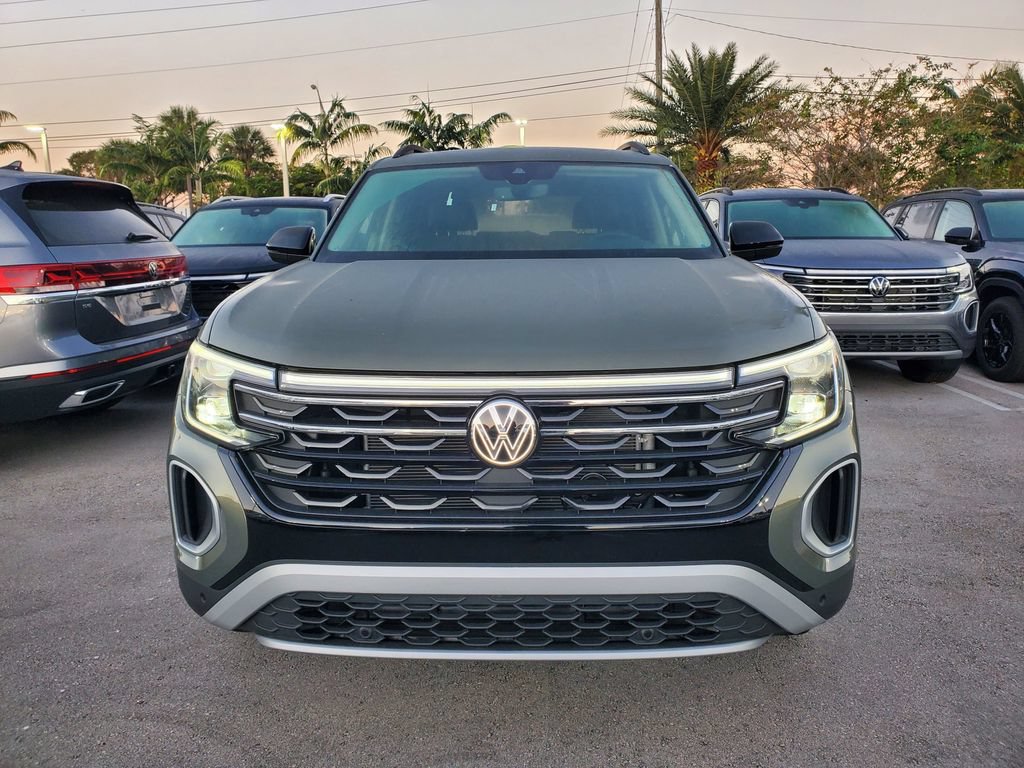 New 2026 Volkswagen Atlas Peak Edition AWD/4WD image 2